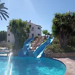 Alojamiento con Piscina y chiringuito Denia