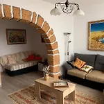 Casa Con Terraza En Barrio Marinero