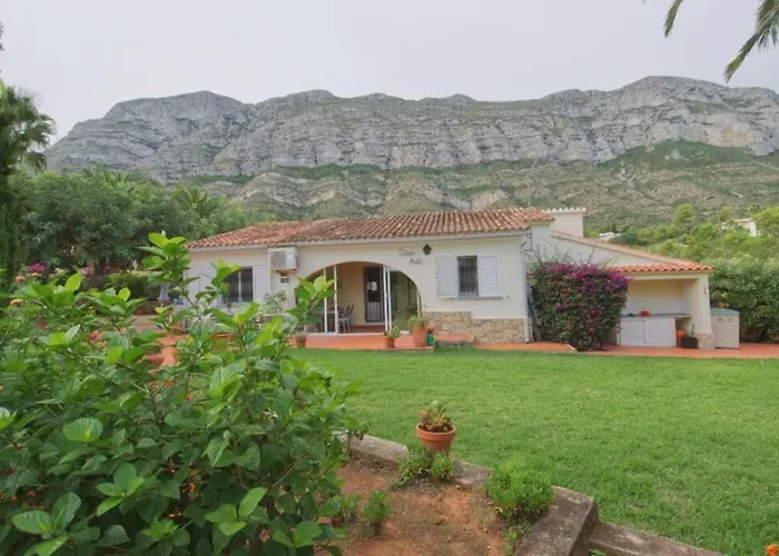 Agradable Casa Con Piscina Privada Y Jardin