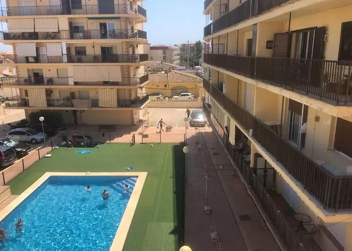 En Denia,Apartamento De 2 Dormitorios En Las Brisas Playa Y Piscina