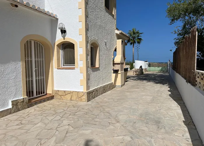 Chalet En La Playa Con Piscina Privada - Holavivienda Inmobiliaria
