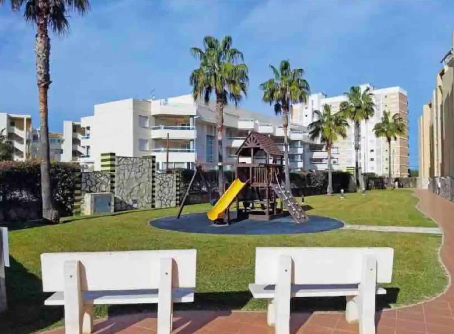 ¡precioso En 1 Linea Con Piscina! Apartamento *