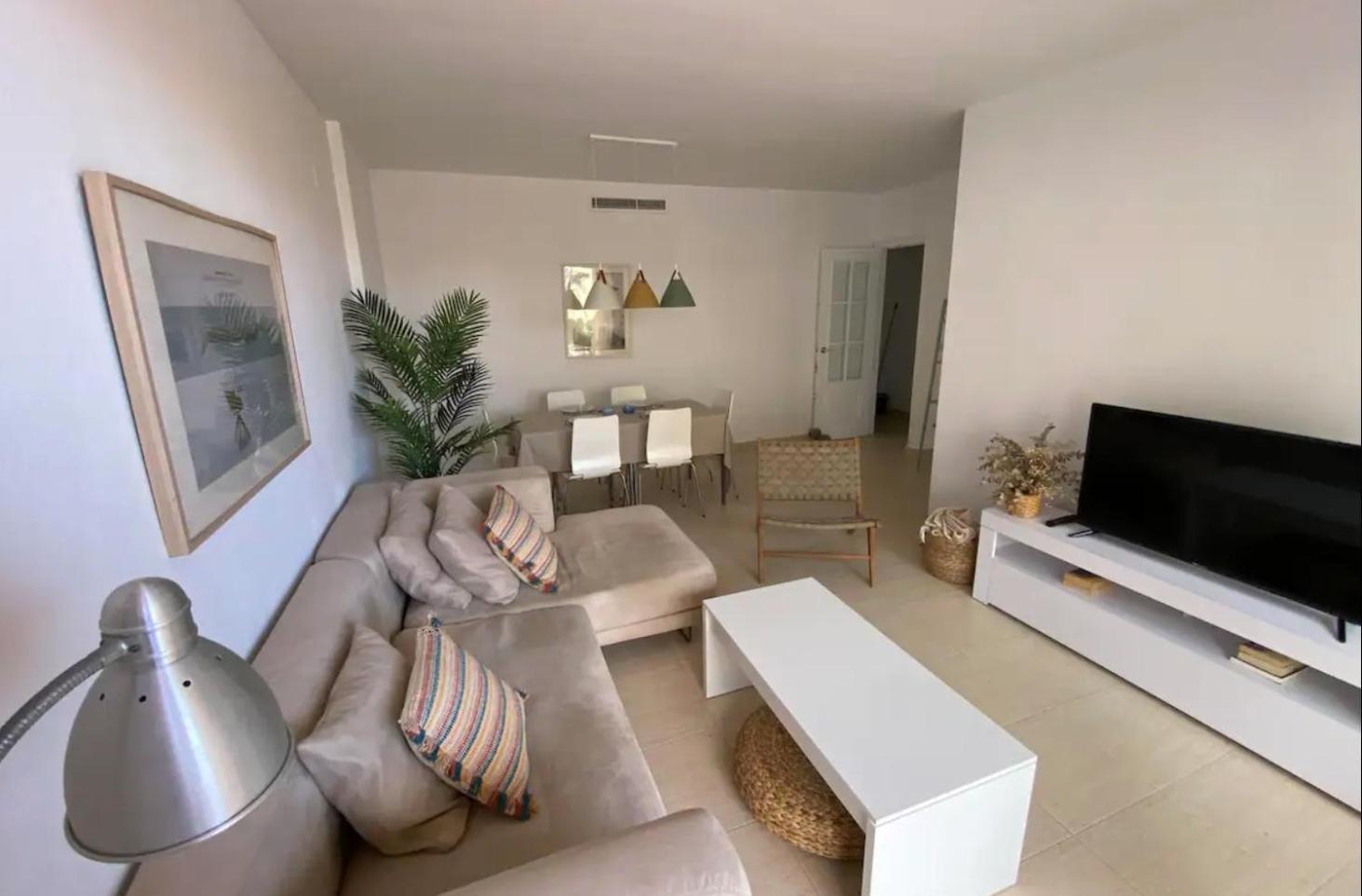 Apartamento ¡precioso En 1 Linea Con Piscina! Dénia