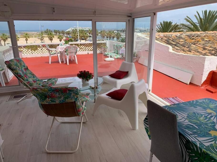 Casa Con Terraza En Barrio Marinero Сasa de vacaciones *