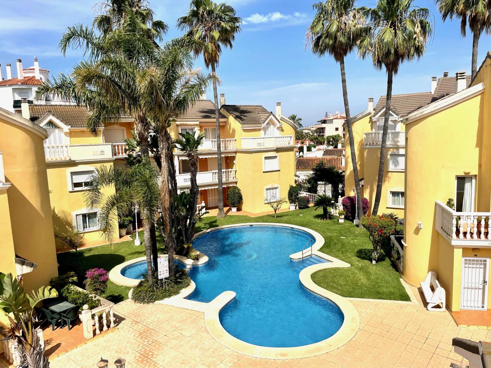 Holiday home Adosado Nadine Locdenia *