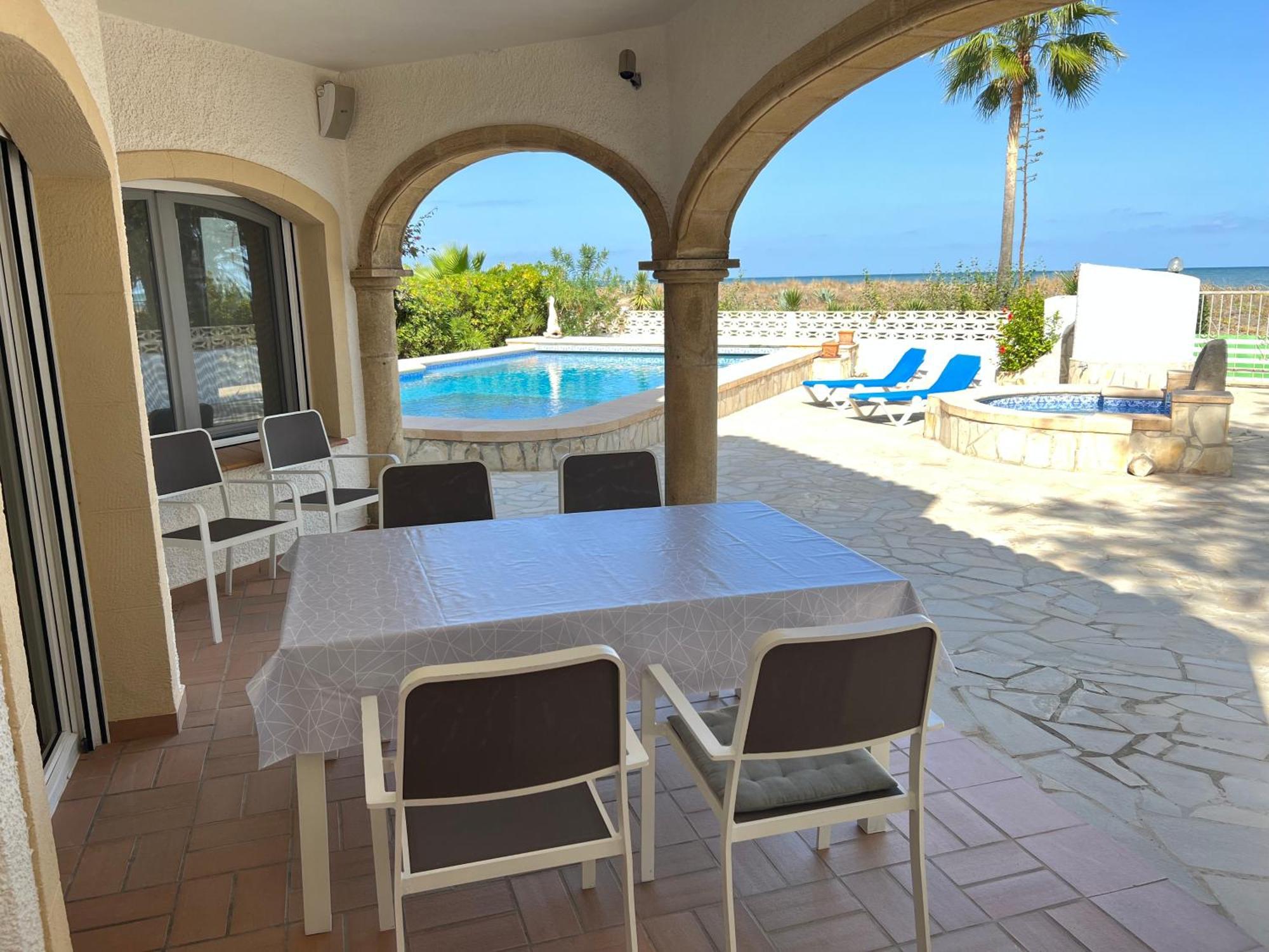 En La Playa Con Piscina Privada - Holavivienda Inmobiliaria * Denia