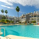 Apartamento Victoria Playa III con una gran terraza