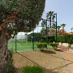 Jardines De Las Marinas Con Una Gran Terraza