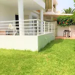 Alojamiento acogedor con terraza y jardín