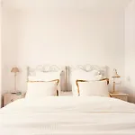 Bright Apartment Ideal For Long Stays