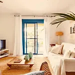 Bright Apartment Ideal For Long Stays