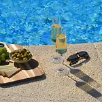 Apartamento De Diseno Reformado Con Piscina Y Jardin