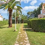 Apartamento De Diseno Reformado Con Piscina Y Jardin