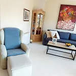 Estupendo apartamento en primera línea de playa y con vistas al mar