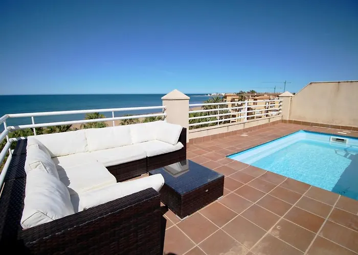 Atico Con Piscina Privada En Primera Linea