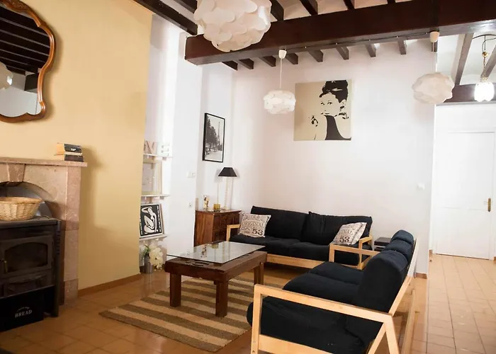 Casco Antigueo Con Mucho Encanto Junto Al Castillo