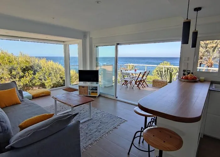 Beautiful Accommodation Just A Few Meters From The Sea