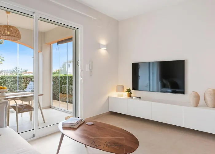 Apartamento De Diseno Reformado Con Piscina Y Jardin
