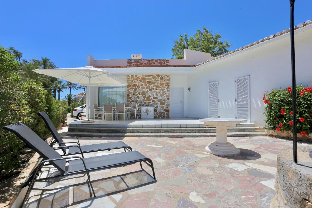 Villa Urbanizacion El Oasis, 20 En 1ª Linea Playa