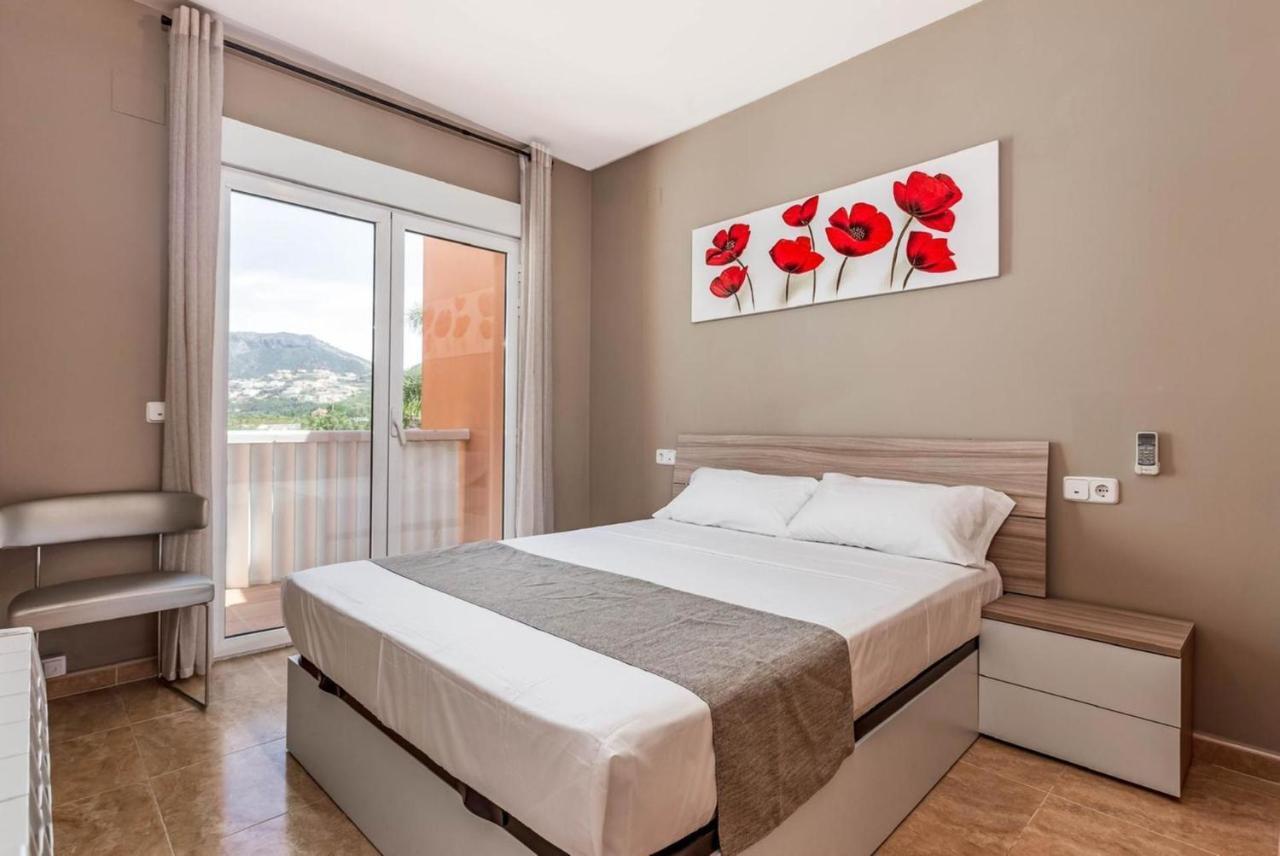 Villa Charming 4-bed In Dénia
