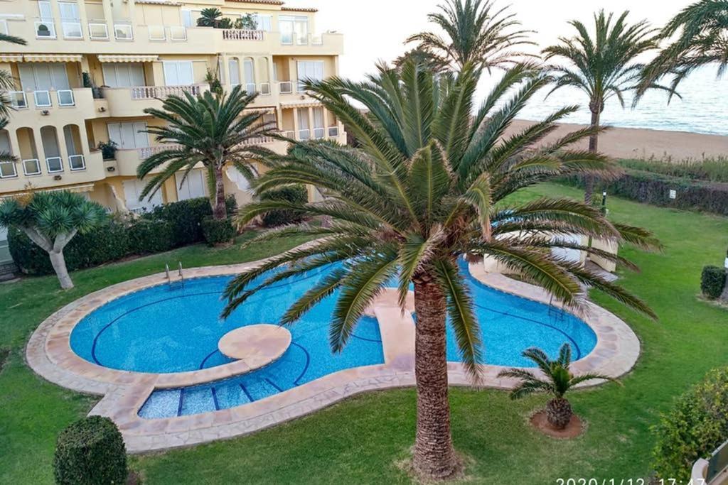 Estupendo En Primera Línea De Playa Y Con Vistas Al Mar Apartamento Dénia