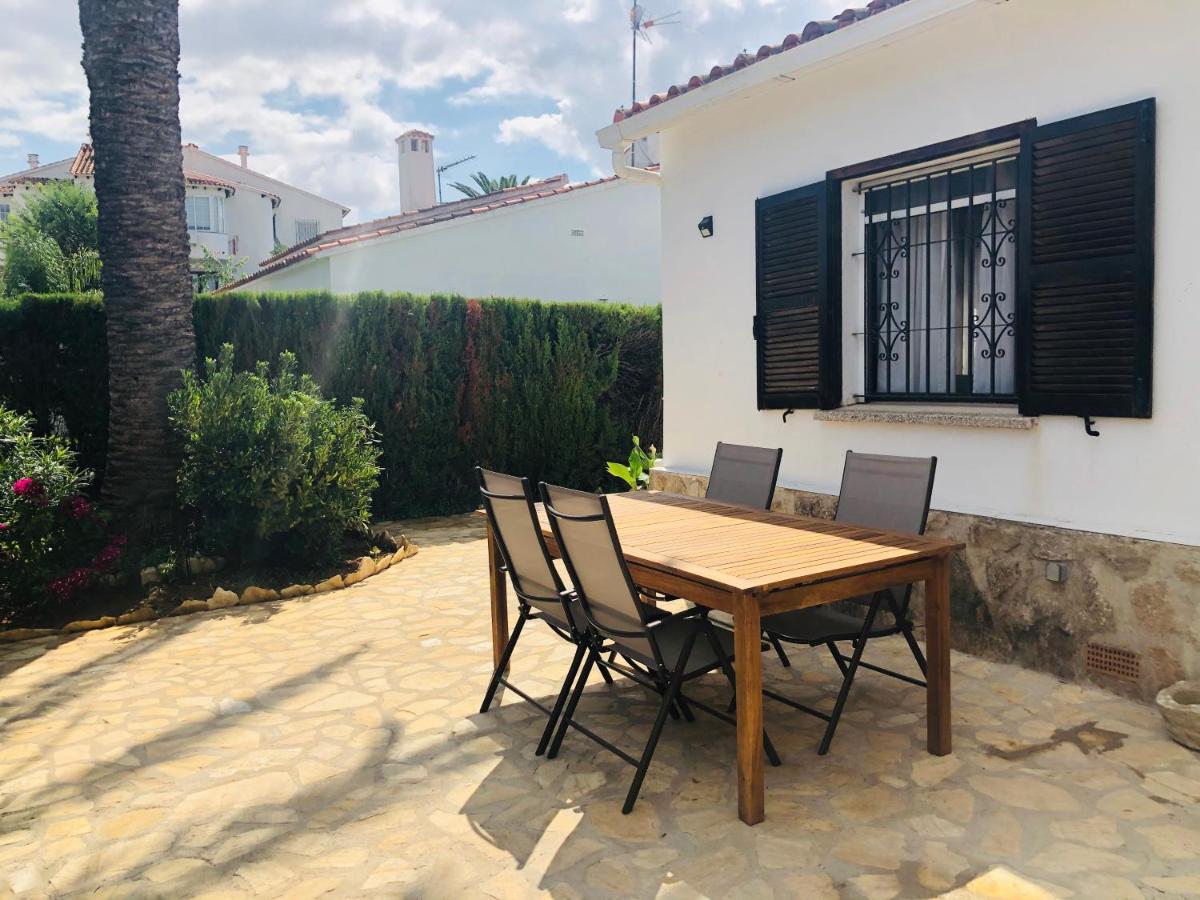 Casa Con Jardín En *