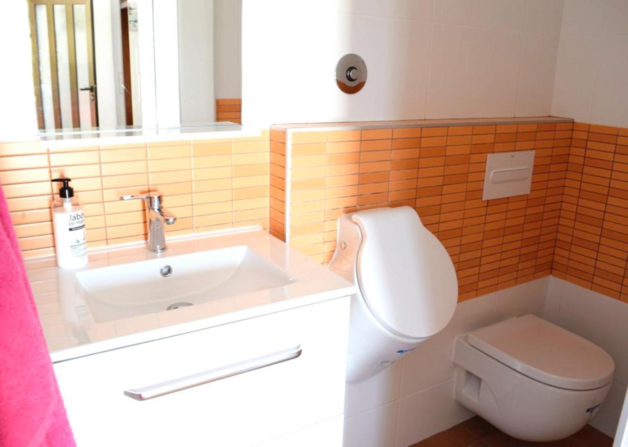 With 4 Bedrooms In With Wonderful Sea View Private Pool Furnished Terrace 4 Km From The Beach Villa *