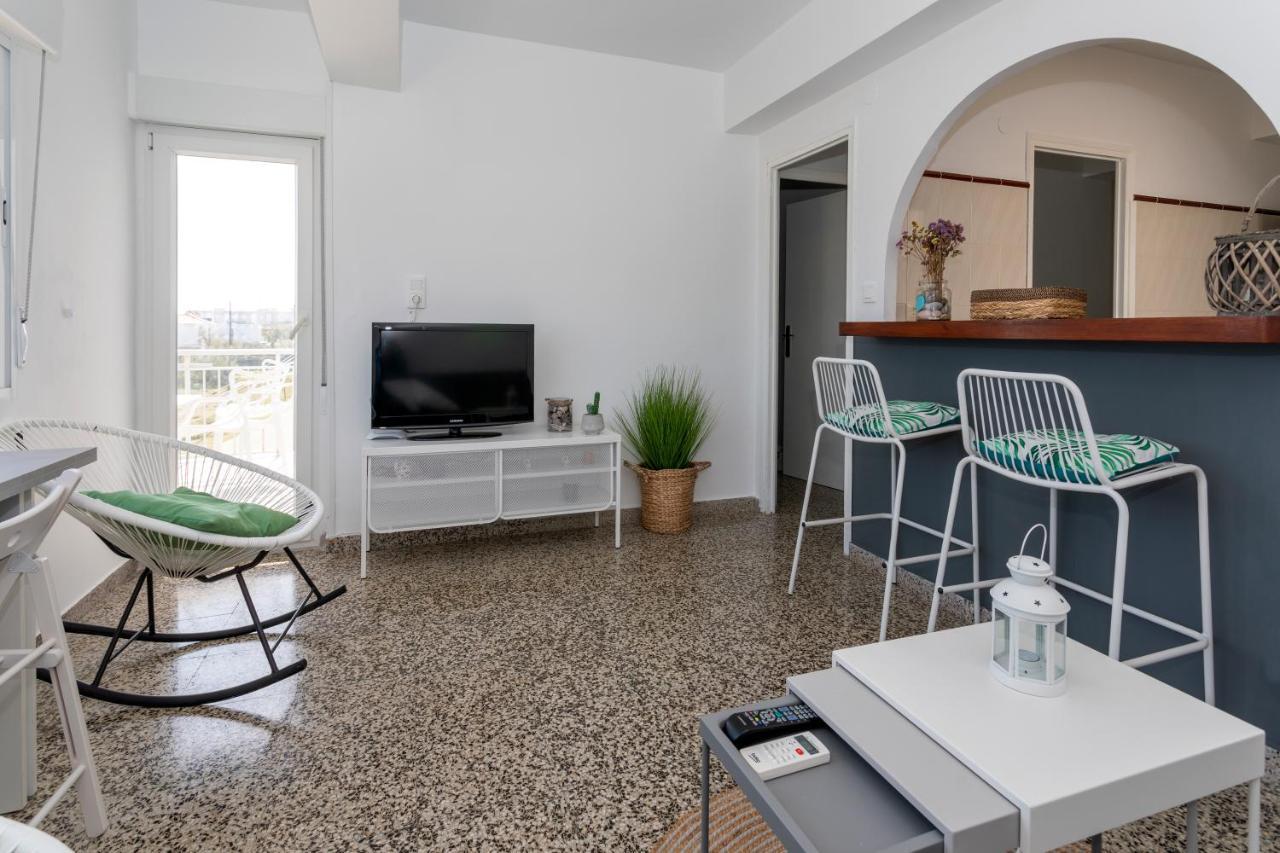 Apartment Chopos, 2 Dormitorios, Frente Al Mar, By Bookindenia *