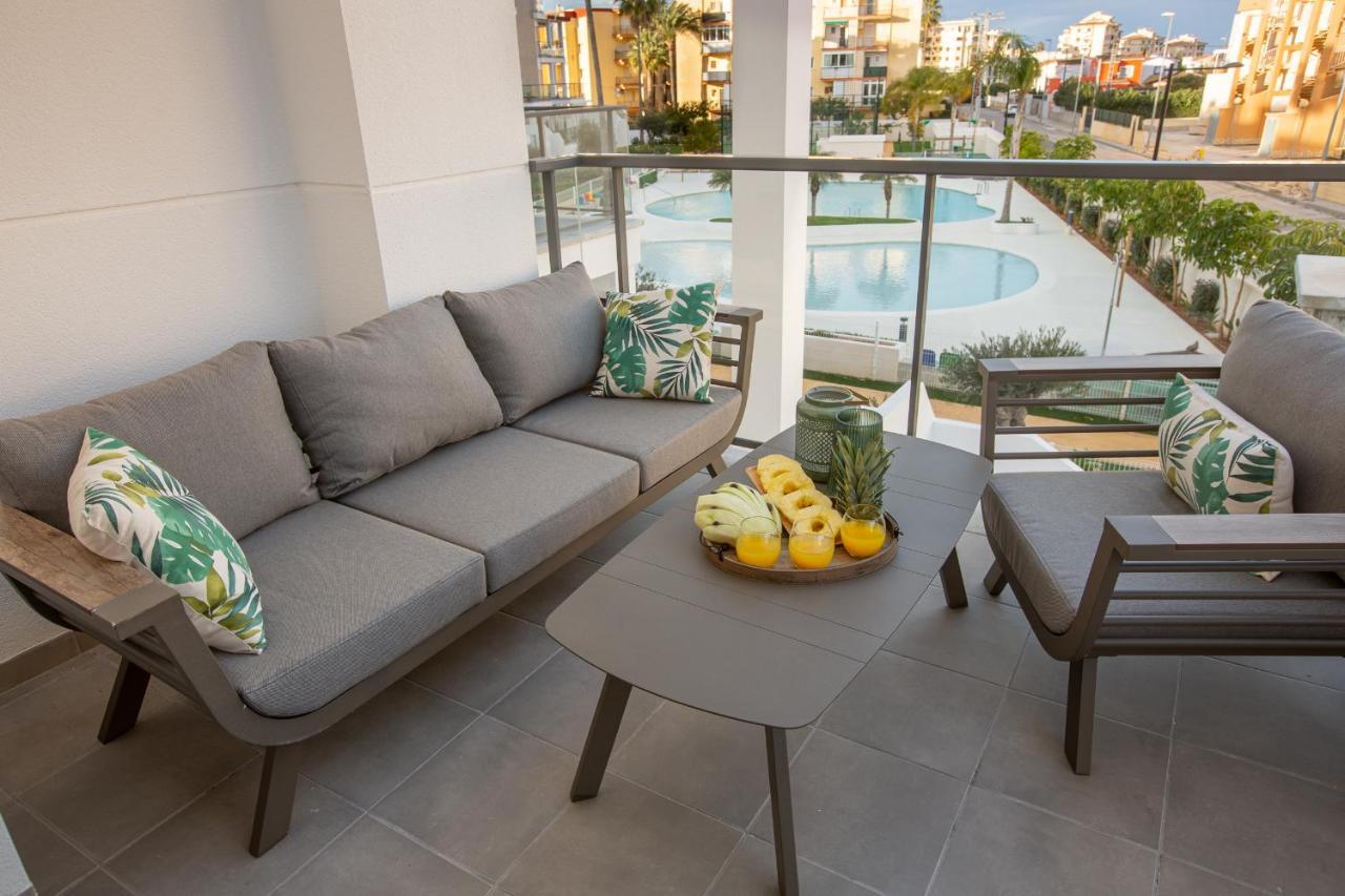Sunny Beachside With Pool Denia
