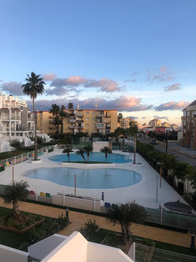 Apartment Sunny Beachside With Pool