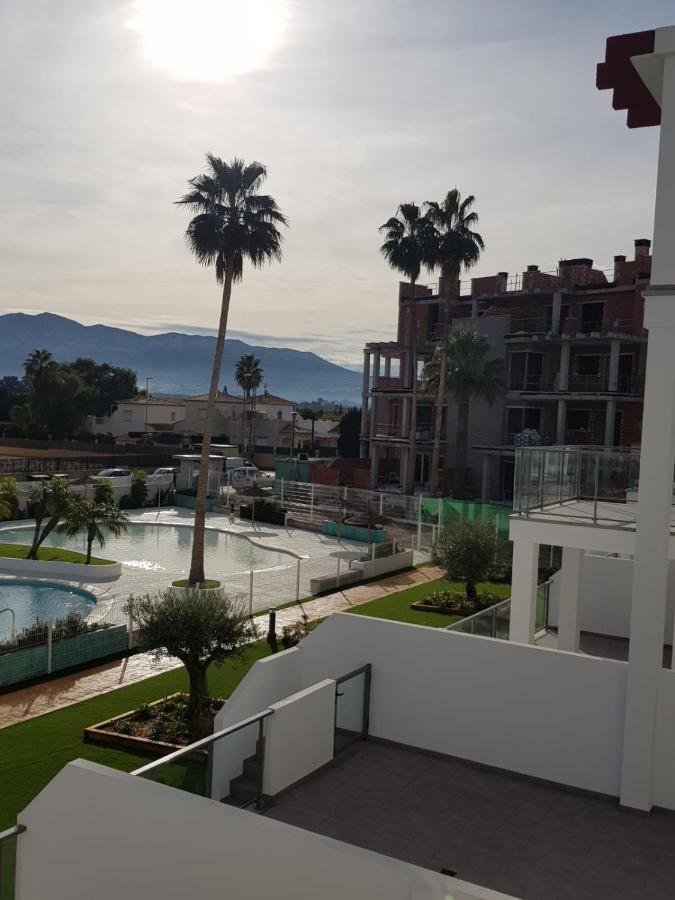 Apartment Sunny Beachside With Pool *