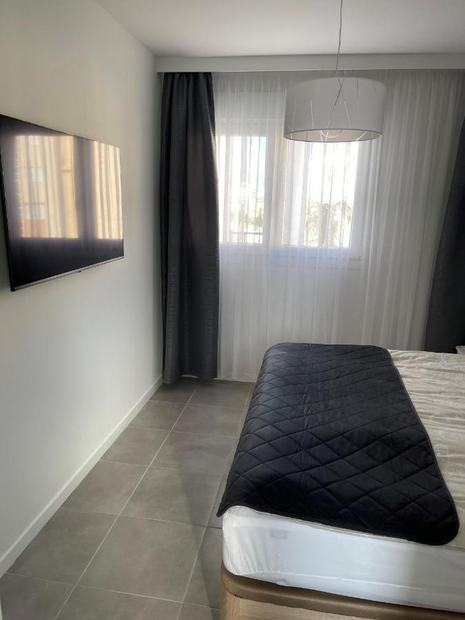 Apartment Sunny Beachside With Pool *