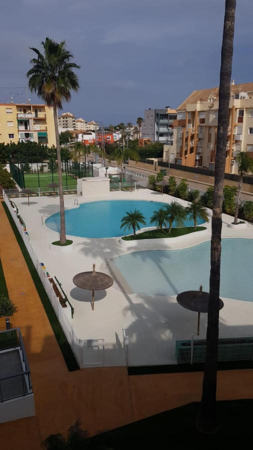 Sunny Beachside With Pool