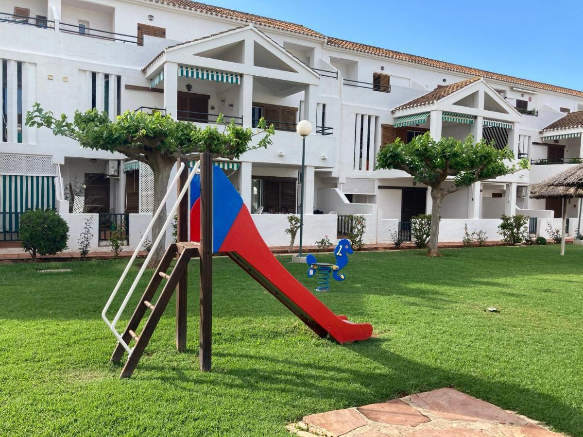 Adosado En Urbanizacion Con Precioso Jardin * Denia