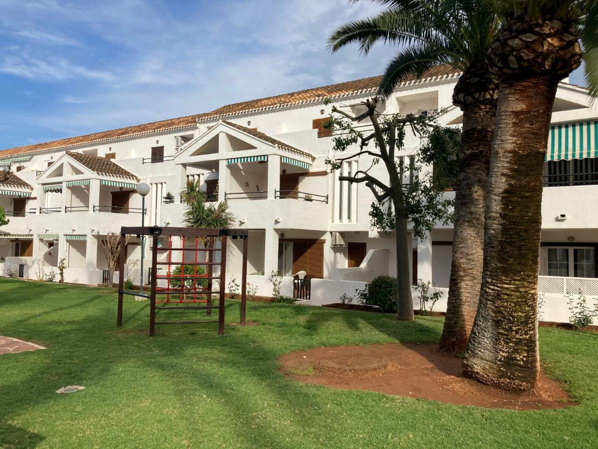 Adosado En Urbanizacion Con Precioso Jardin Denia