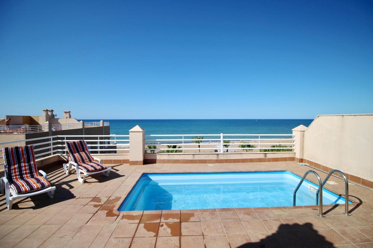 Atico Con Piscina Privada En Primera Linea