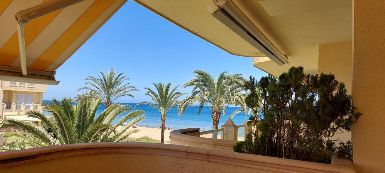 Estupendo En Primera Línea De Playa Y Con Vistas Al Mar
