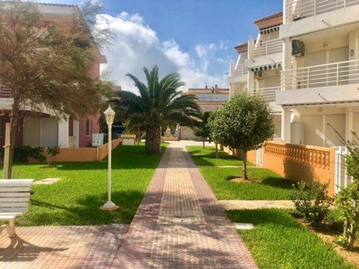 Acogedor Con Terraza Y Jardín Dénia