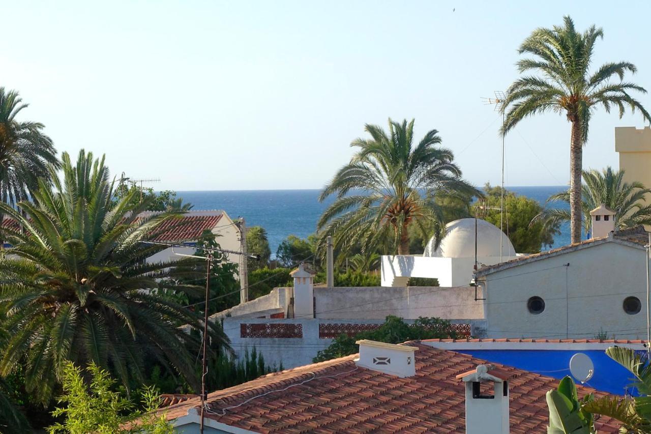 Espuma De Mar En Primera Línea De Playa De * Dénia