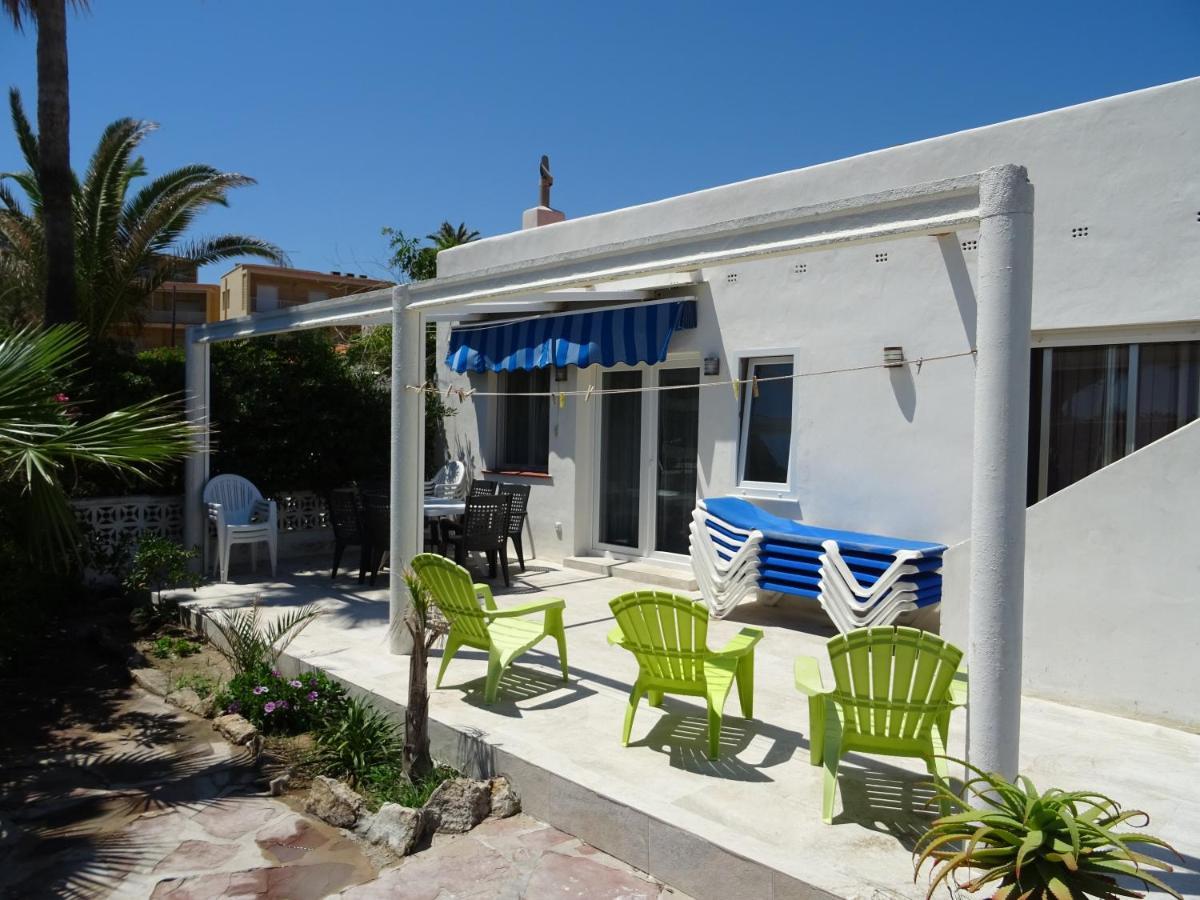 At Seafront With Private Garden-655 Сasa de vacaciones Dénia