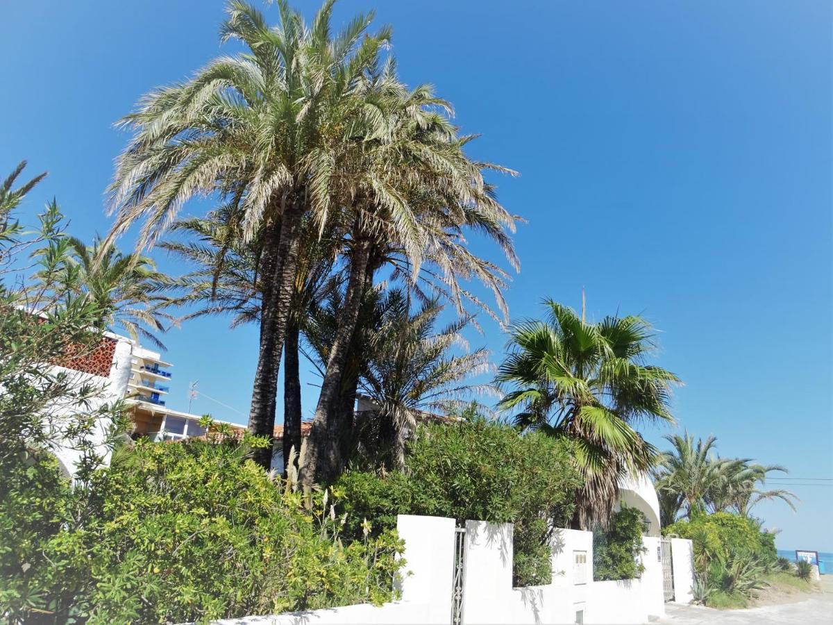 At Seafront With Private Garden-655 Сasa de vacaciones *