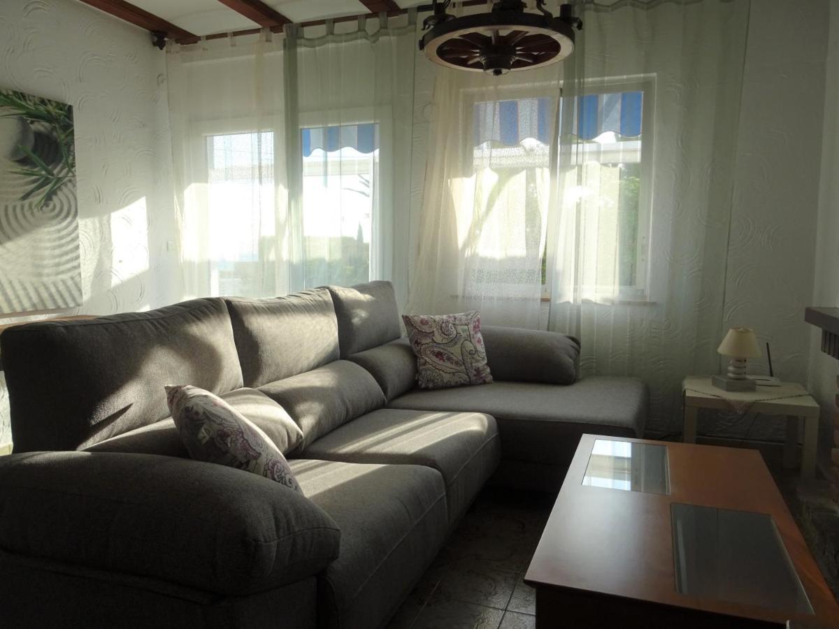 At Seafront With Private Garden-655 Сasa de vacaciones *