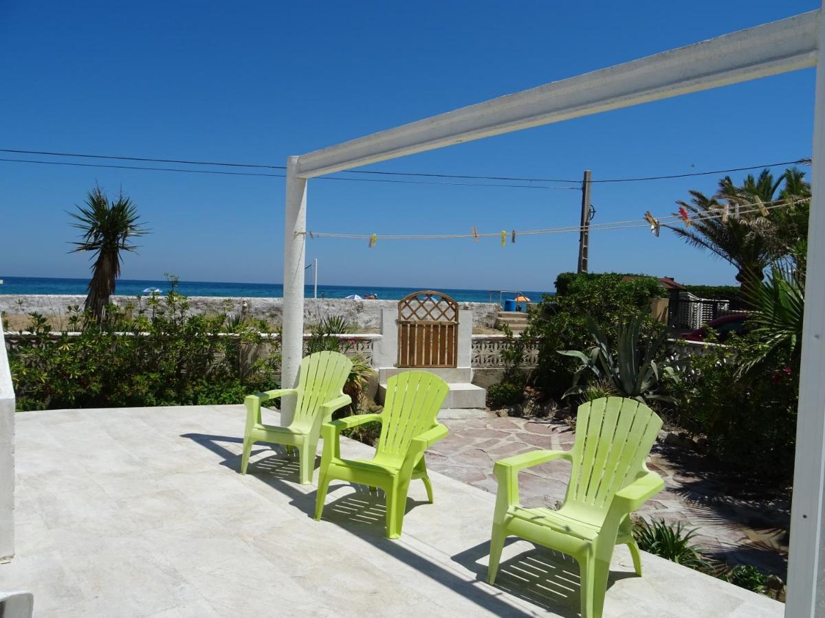 Сasa de vacaciones At Seafront With Private Garden-655 *