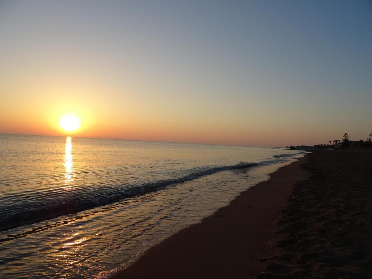 Сasa de vacaciones At Seafront With Private Garden-655