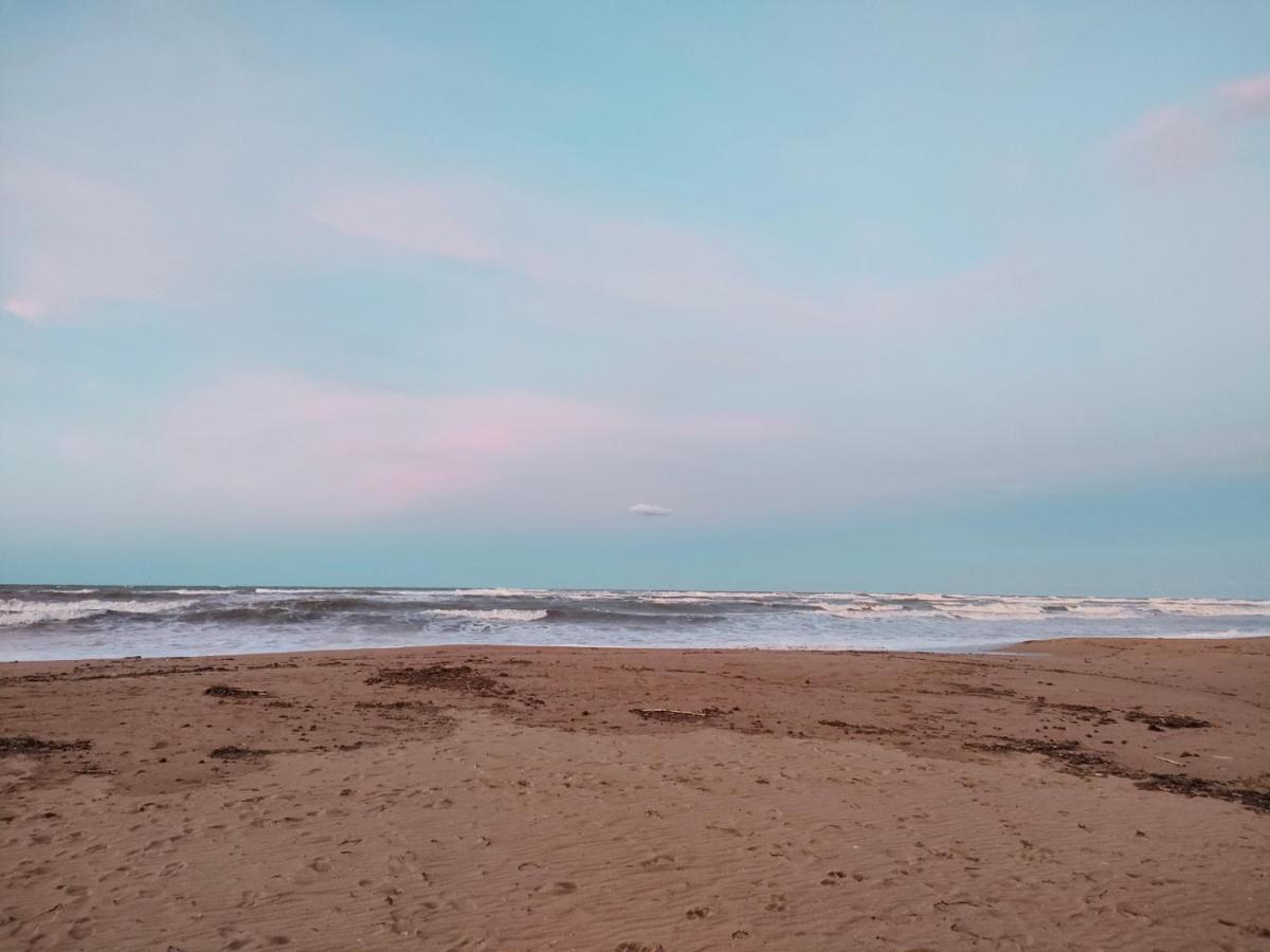 Espuma De Mar En Primera Línea De Playa De Apartamento