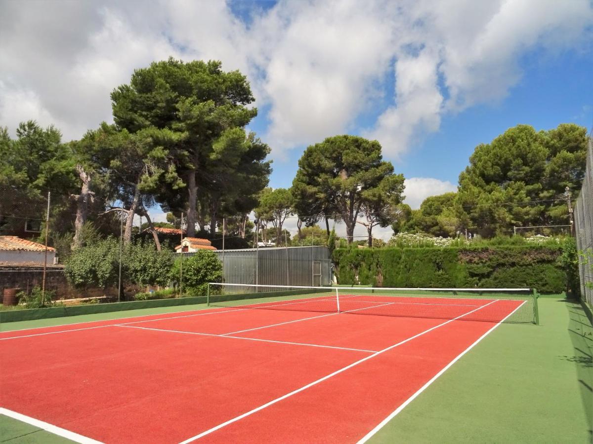 Villa With Private Pool And Tennis Court 150 Metres From The Sea-villa El Olivo