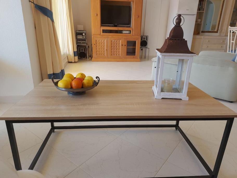 Estupendo En Primera Línea De Playa Y Con Vistas Al Mar Apartamento