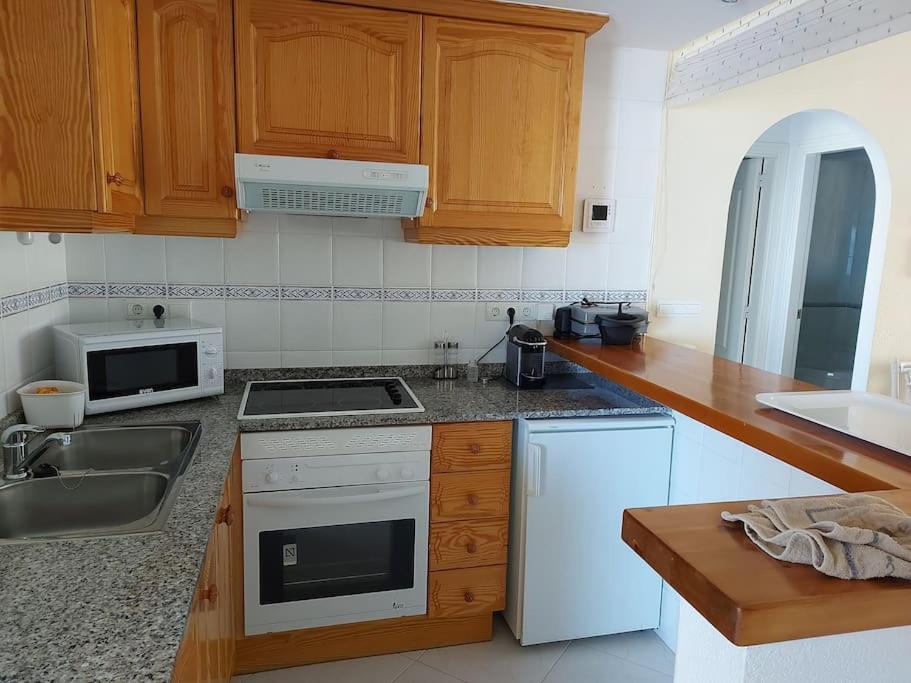 Apartamento Estupendo En Primera Línea De Playa Y Con Vistas Al Mar *