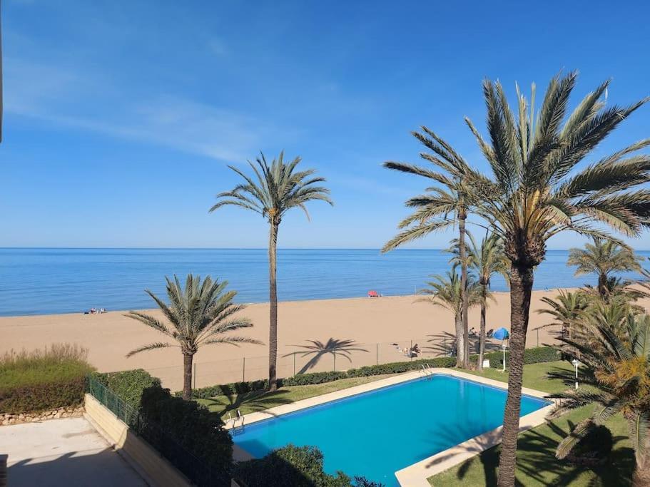 Estupendo En Primera Línea De Playa Y Con Vistas Al Mar * Dénia