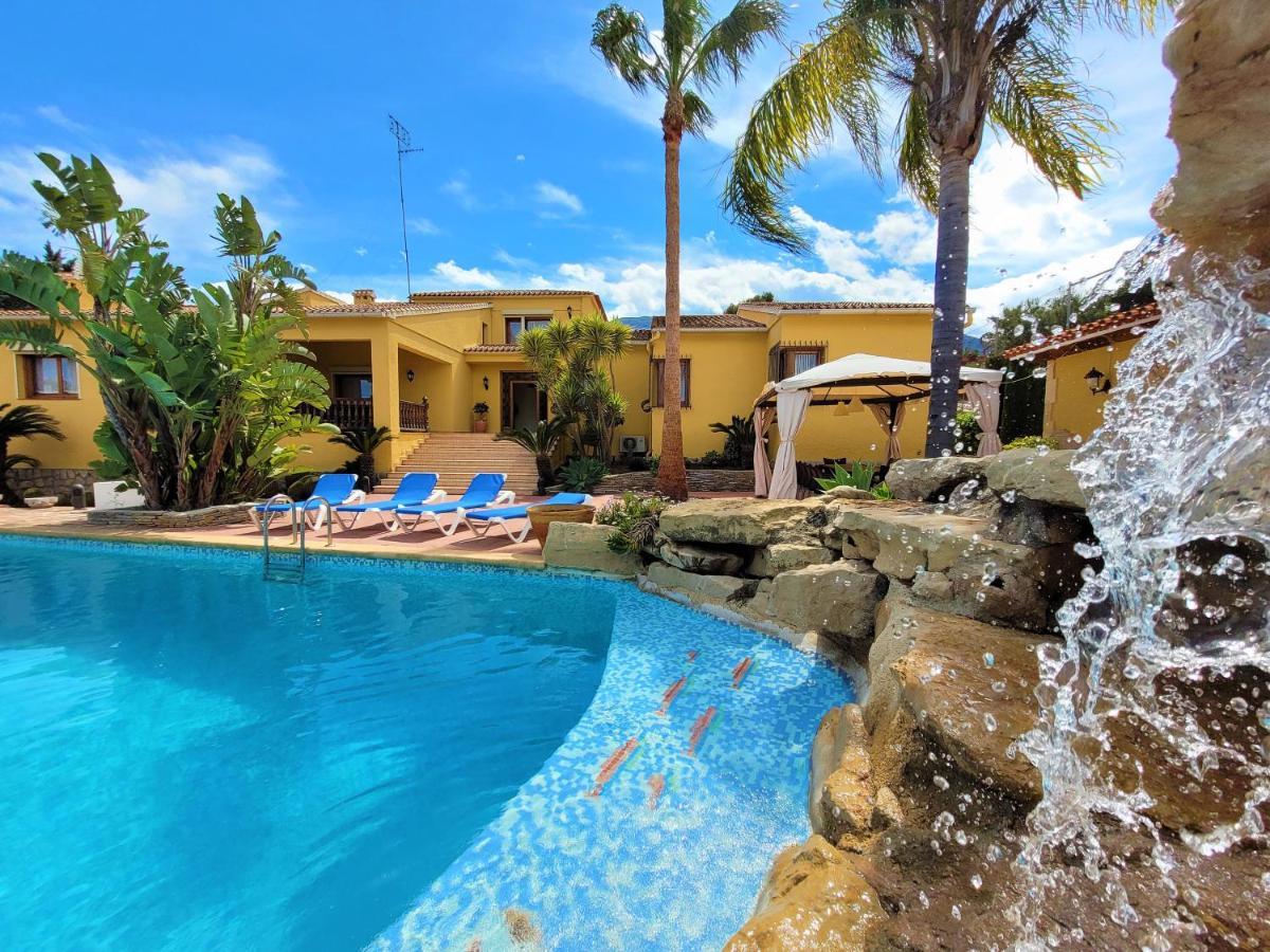 With Private Pool And Tennis Court 150 Metres From The Sea-villa El Olivo *